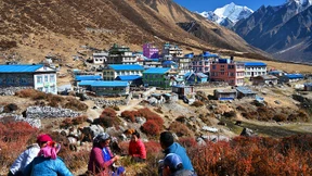 Die Stupa glänzt schon wieder
