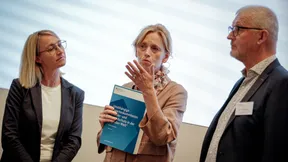 Prien will KI-Seepferdchen und Altersgrenze einführen