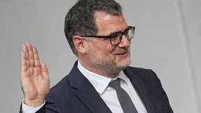 Kanzleramtschef Schmidt zahlt 5000 Euro für Tweet