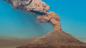 Der „Popocatépetl“ spuckt weiter Lava und Asche