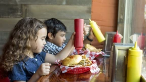 Restaurant verlangt 50 Dollar Aufpreis für „schlechte Erziehung“