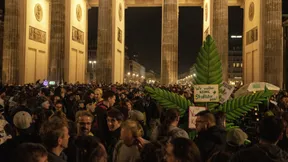 Hunderte feiern Cannabis-Legalisierung in Berlin