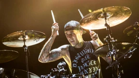 Blink-182-Schlagzeuger Travis Barker an Finger operiert