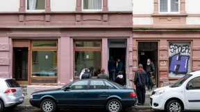 Aktivisten besetzen leer stehendes Haus