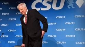 Seehofers Spiel auf Zeit