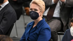 Schwesig nimmt Auszeit wegen Operation