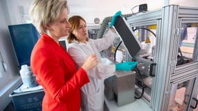 Wie die Autoindustrie vom Verbrenner wegkommen will