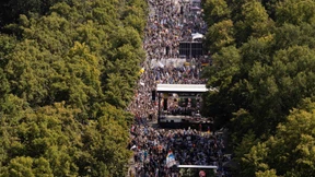 Tausende Querdenker ziehen durch die Hauptstadt