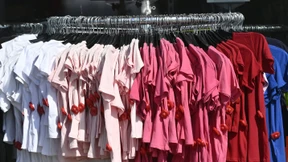 Unverkaufte Kleidung soll nun nicht mehr auf den Müll wandern