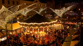 Glühwein und Wurst nur hinter dem Zaun