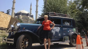 Mit Schraubenschlüssel und Häkelwolle