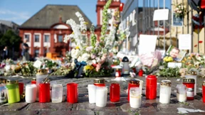 Neue Sneaker statt langer Bärte