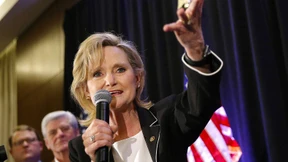 Umstrittene Senatorin setzt sich durch