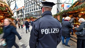 Polizist schießt versehentlich nahe Weihnachtsmarkt