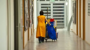 Wenn die Bankdirektorin putzen geht