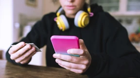 Wie kann mein Kind mit einer Kreditkarte im Ausland bezahlen?