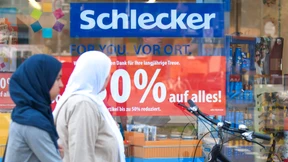 Bekam Schleckers Ehefrau 60.000 Euro pro Monat?