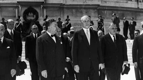 Als Adenauer vor dem Papst kniete