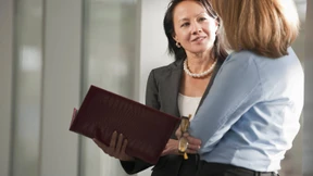 Was die Deutschen zum Umgang mit Kollegen wissen wollen