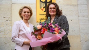 Nahles verspricht Mindestlohn bis 2017