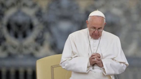 Papst distanziert sich von homophober Standesbeamtin