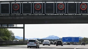 Eltern vergessen Sohn an Tankstelle