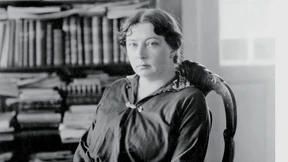 Der Rivale wird nebenbei beim Skilaufen erschlagen