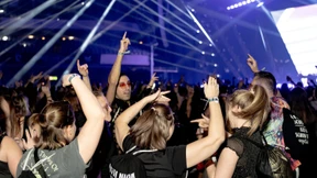 Kuchen, Bässe und Patzer im „größten Club der Welt“