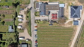 Campen und Wein trinken