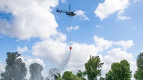 Polizeihubschrauber gegen Waldbrände