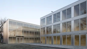 Holzmodul-Bauten statt Zelte für Flüchtlinge