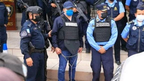 Früherer Präsident stellt sich wegen Drogenvorwürfen der Polizei