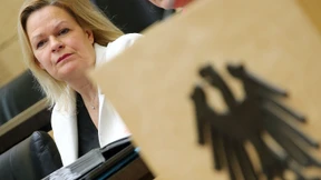 Faeser will zur Abwehr von Cyberangriffen das Grundgesetz ändern