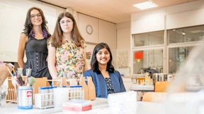 Schülerinnen entwickeln umweltfreundlichen Pflanzenschutz