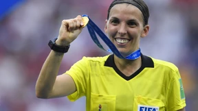 Eine Frau leitet Liverpool gegen Chelsea