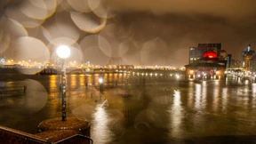 Sturmflut überschwemmt Hamburger Hafen