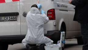 Täter nach Überfällen auf Geldboten flüchtig