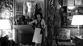 Die Haarfarbe muss zu den Vorhängen passen