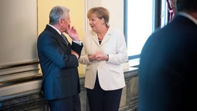 Merkel will Gespräche über die Union hinaus führen