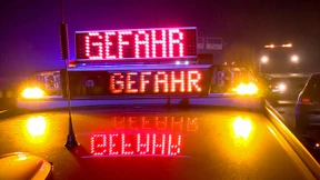 Betrunken und unter Drogen auf Autobahn gelaufen