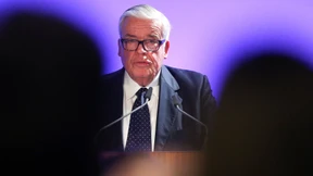 Abhängig vom treuen Milliardär