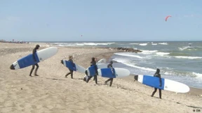 „Kaltes Hawaii“ lockt Surfer aus aller Welt