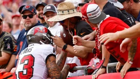 Brady holt sich besonderen Ball von Fan zurück