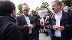 Steinmeier und Laschet besuchen Krisenhelfer
