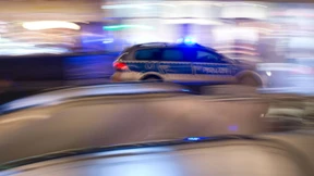 Neun Streifenwagen verfolgen Raser