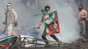 Wasserwerfer und Tränengas gegen Anhänger des früheren Regierungschefs