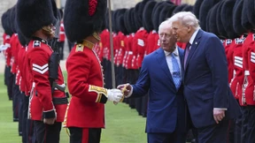 Trump wird mit militärischen Ehren überschüttet