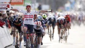 Gesamtführender stürzt in Massensprint