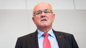 Kauder greift Schwesig als „weinerlich“ an