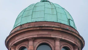 Paulskirche und Denkmal mit Graffiti beschmiert
